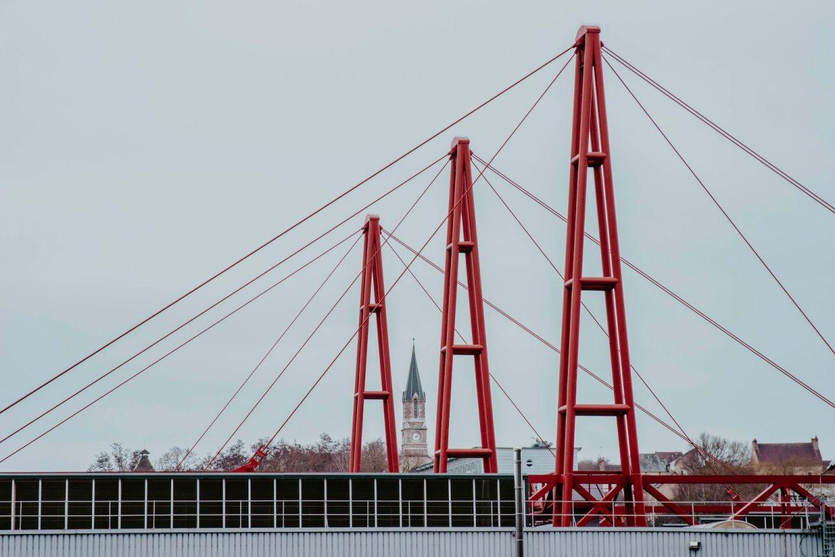 Le Creusot, red suspension bridge